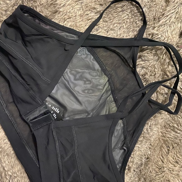 🤷♀️ - Picture 2 of 3